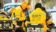 ​晚上刚要躺下休息，父亲打来电话