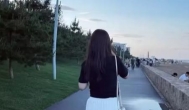 ​少时夫妻老来伴，执手相看两不厌