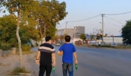 ​我一个表哥，不算穷，但也不算富