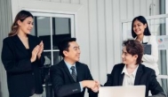 ​在单位里该如何藏拙？