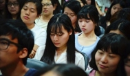 鹤立鸡群