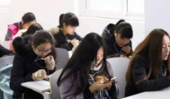适合学生赚钱的软件：学生免费一天挣300-500的方法