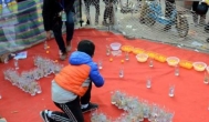 公园里夜市里套圈的一月能赚多少钱？