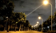 跑山路和跑夜路时，若有人拦车一般不轻易停