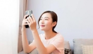 ​小村闭塞，却也会来一些稀奇古怪的人