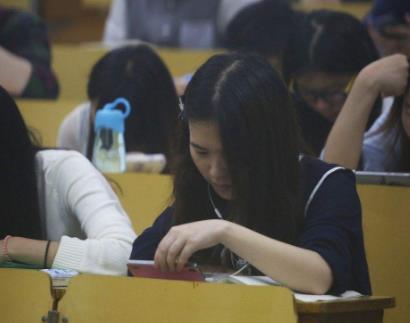 大学生和宝妈怎么赚钱？在家用手机挣钱的方法分享