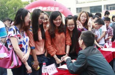 女生怎么赚钱？推荐个女生玩游戏赚钱的软件配图