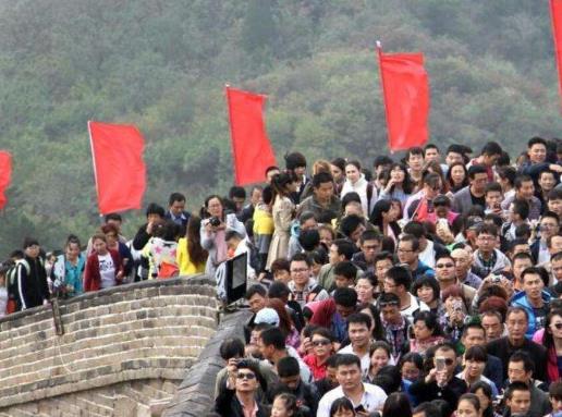 十一去爬长城？这是去长城看人的吧。。。