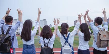 上大学重要还是赚钱重要？配图