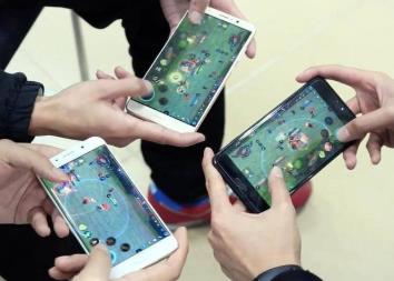 在手机上玩什么小游戏可以挣钱？最火的游戏挣钱app下载配图