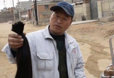 在农村收头发收辫子的人他们赚钱么？配图
