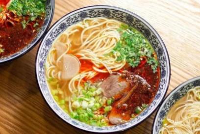 拉州拉面，陕西凉皮，过桥米线，没想到这些小吃这么赚钱！配图