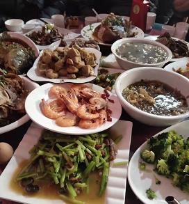 在农村开饭店赚钱么？配图