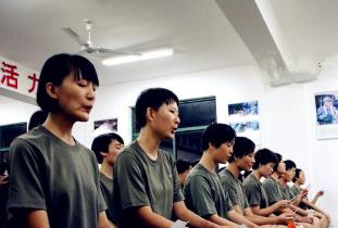 有人说填报志愿时脑子里进的水，就是找工作时眼里流的泪配图