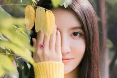 苏芩说:“一个女人成熟的标志,是学会狠心,学会决断配图 苏芩说:“一个女人成熟的标志,是学会狠心,学会决断配图