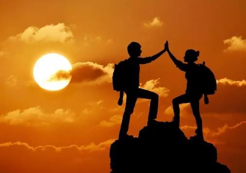 ​6年前，老板母亲去世我去吊唁的时候， 上了20000块的礼金配图