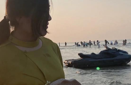 如今，我不再喜欢秋，在那个秋天写满了忧伤配图