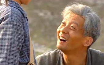 福贵是余华小说《活着》中的主人公配图 福贵是余华小说《活着》中的主人公配图