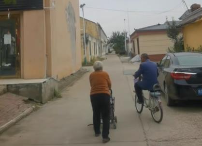 邻居大姨的孩子,都在国外,都不回来了配图 邻居大姨的孩子,都在国外,都不回来了配图