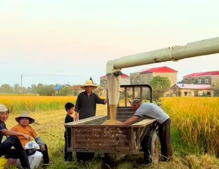 秋收的序曲是从铁匠铺开始的配图