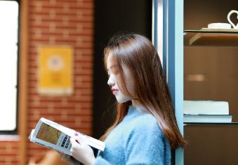 有个书社给我寄来了一本书,名字叫《心灵元气社》配图 有个书社给我寄来了一本书,名字叫《心灵元气社》配图