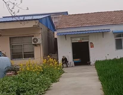 叔叔出了车祸,当场人就没了,年仅30岁的婶婶成了寡妇配图 叔叔出了车祸,当场人就没了,年仅30岁的婶婶成了寡妇配图