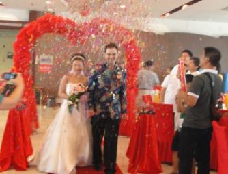 前天参加了一场婚礼，一个门不当户不对的婚礼配图