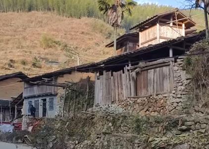  嫂子动了改嫁的念头，今天就有一男人上我家提亲配图