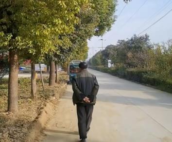 粉条厂老板打电话过来配图 粉条厂老板打电话过来配图