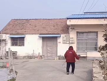 中午婆婆过来，小心翼翼的对我配图
