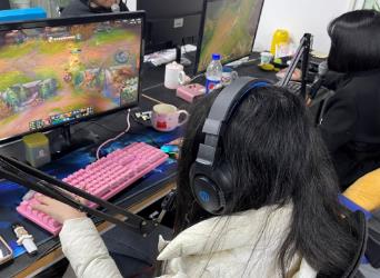 游戏陪玩赚钱是真的么？游戏陪玩和游戏代练哪个赚钱多？配图