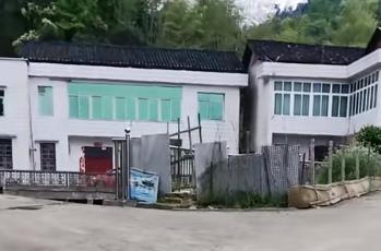 自从公公婆婆都去世后，我们就很少回农村老屋了配图