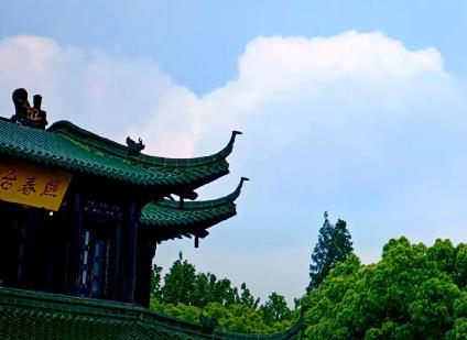 终有一天你会明白，世界是个草台班子配图