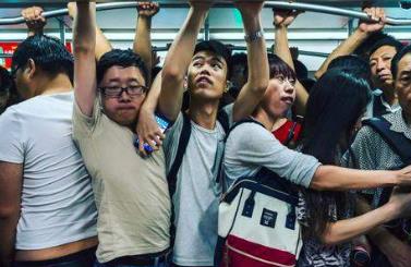 现在很多人觉得钱越来越难赚配图