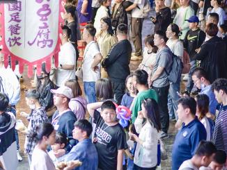 现在的家庭，不缺一个月薪5000的大学生配图