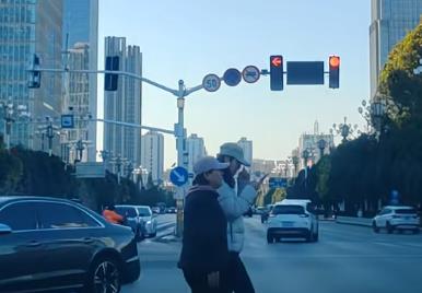 体制内和做生意的家庭培养的孩子差距真的太大了配图