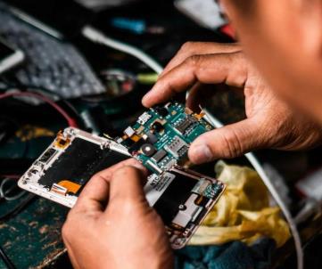 现在学习维修行业哪些比较赚钱？目前最赚钱的维修行业都有哪些？？配图