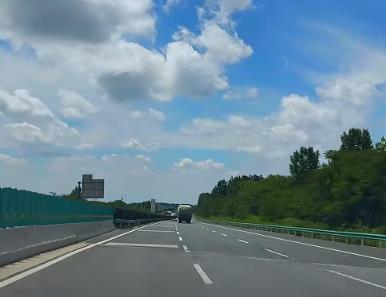 人总要走过一些弯路，才慢慢懂配图