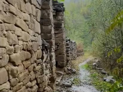 小时侯妈妈做的千层底是防不住雨的配图