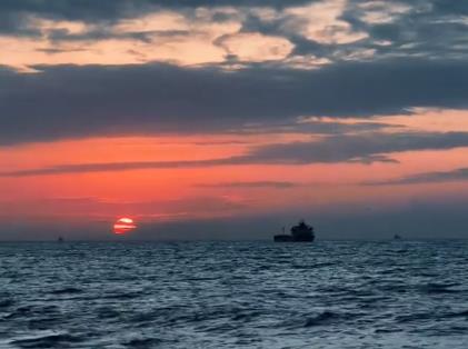 人一定要热爱些什么,才能留存在这个世界配图 人一定要热爱些什么,才能留存在这个世界配图